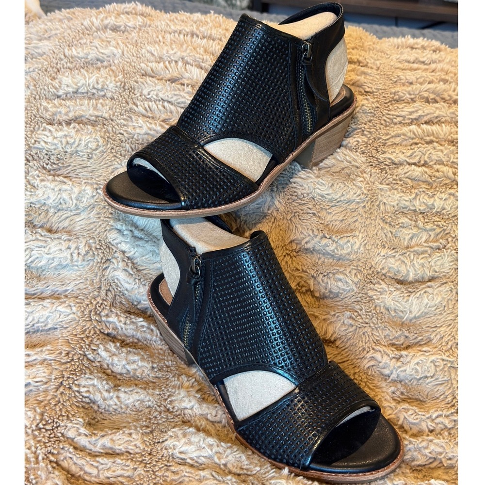 SOFFT Sara Black Perforated Leather Comfort Sandals 8 Block 2" Heel NWOT